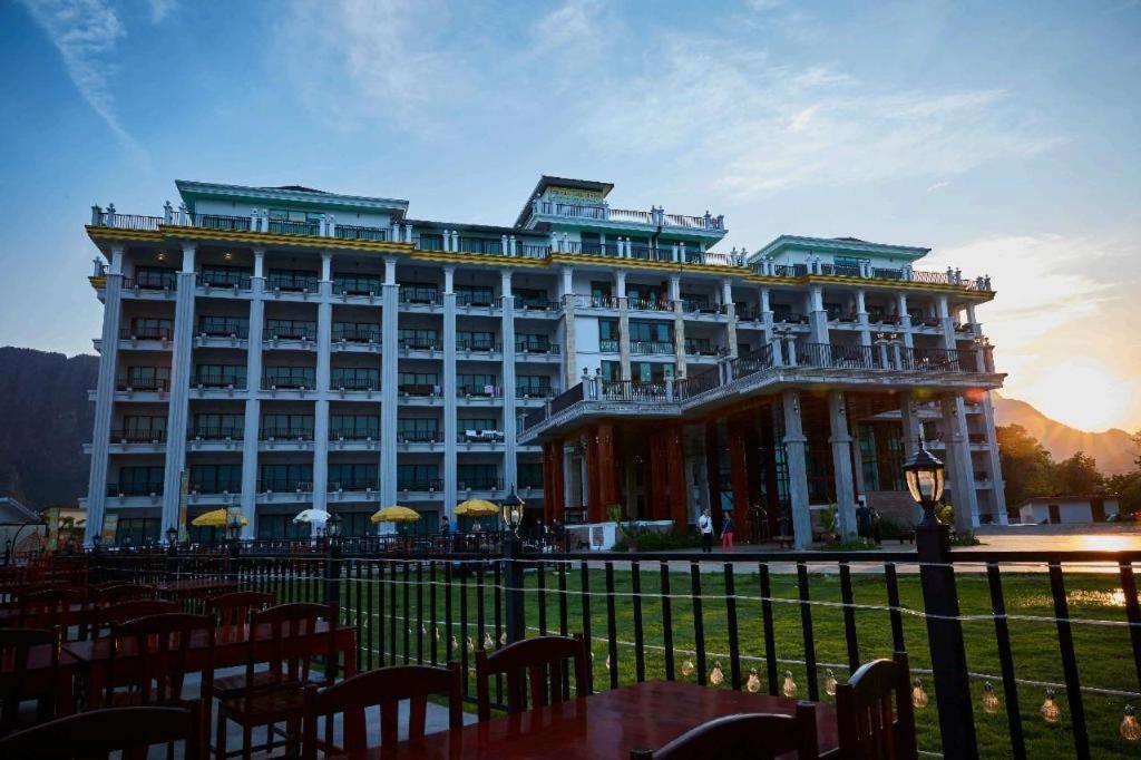 Thavisouk Riverside Hotel Vang Vieng Luaran gambar