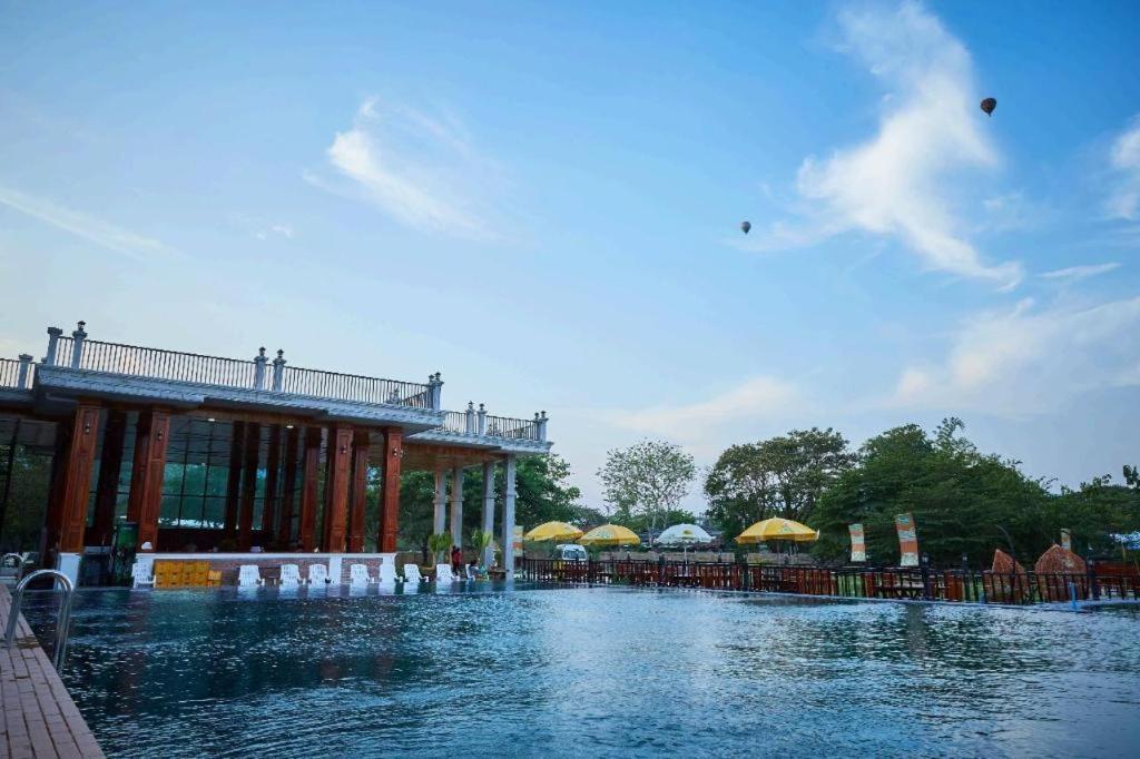 Thavisouk Riverside Hotel Vang Vieng Luaran gambar