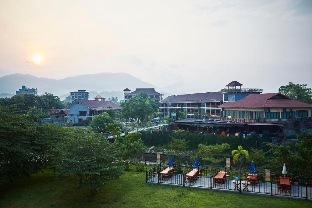 Thavisouk Riverside Hotel Vang Vieng Luaran gambar