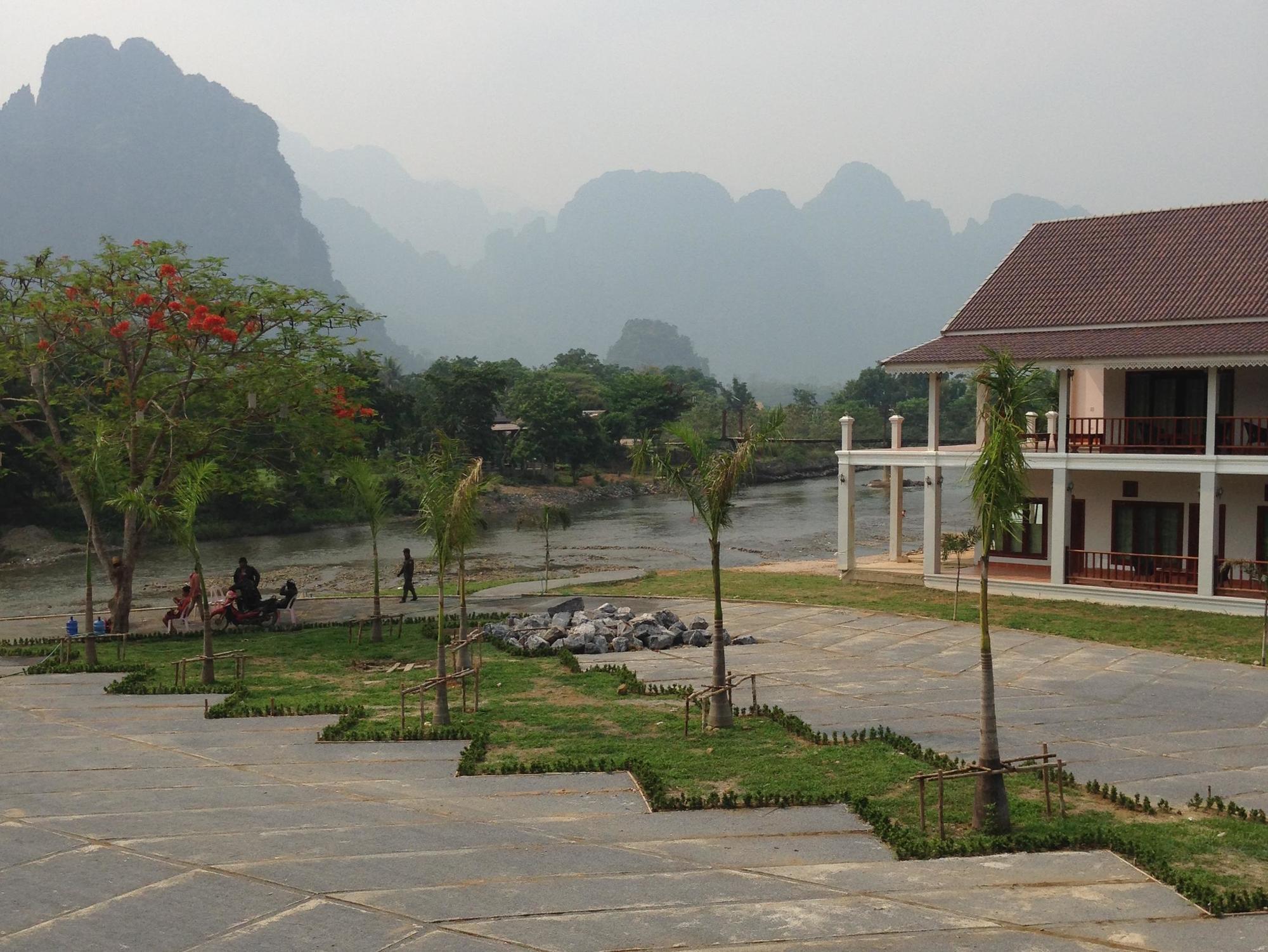 Thavisouk Riverside Hotel Vang Vieng Luaran gambar