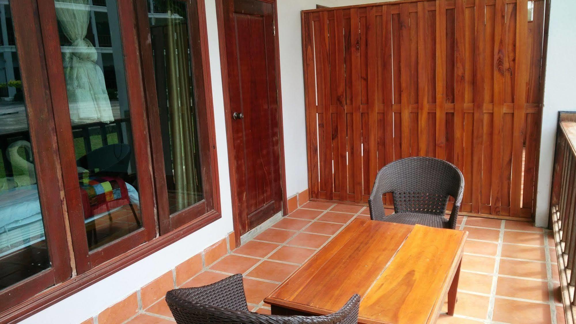 Thavisouk Riverside Hotel Vang Vieng Luaran gambar