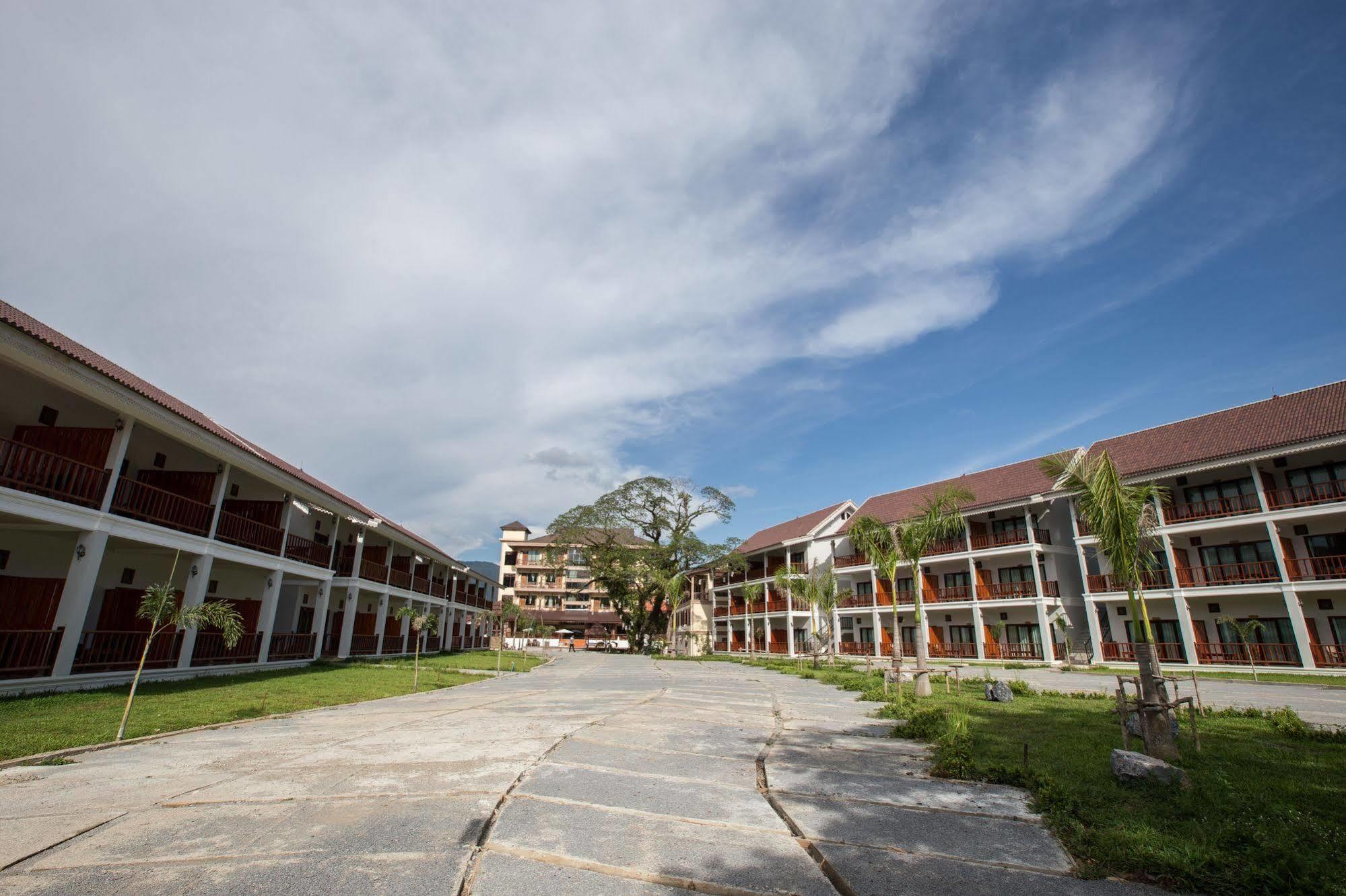 Thavisouk Riverside Hotel Vang Vieng Luaran gambar